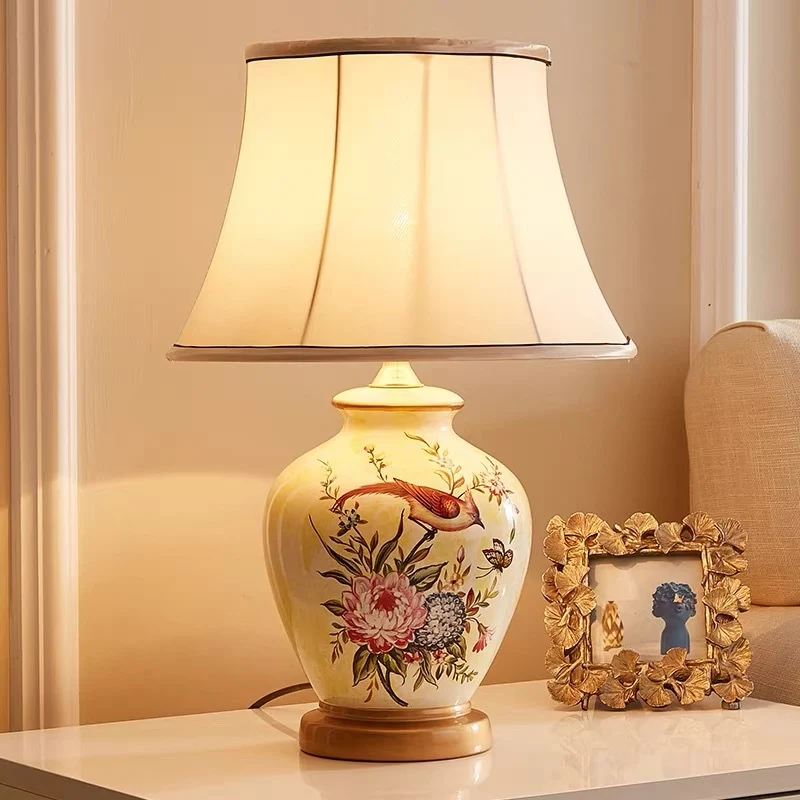 Elegante Keramik-Tischlampe