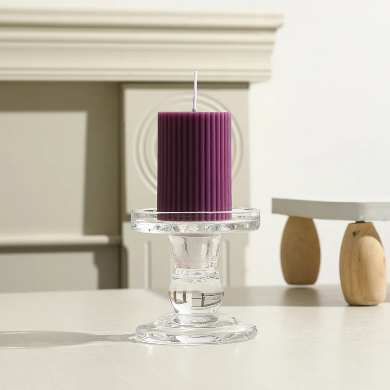 Ribbed Säulenpfeilerkerze mit Glasständerhalter