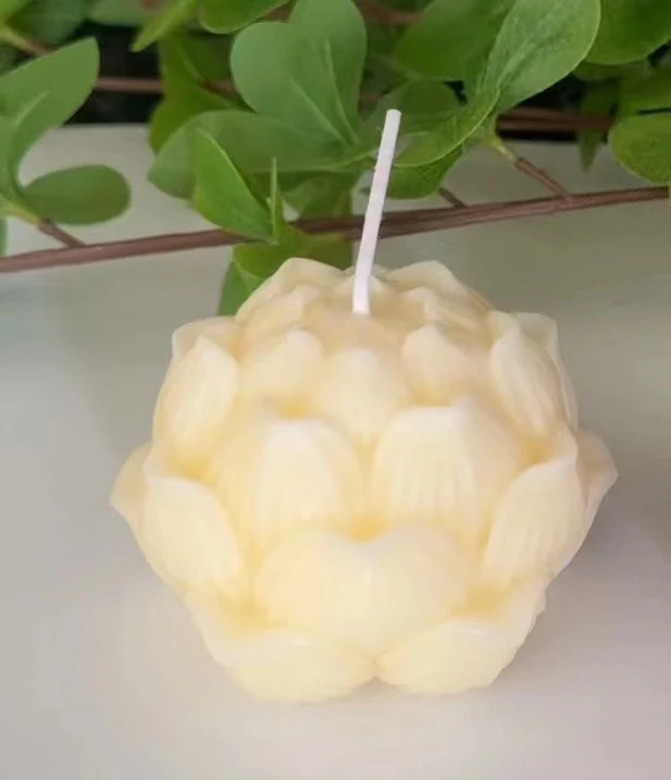 Handgefertigte skulpturale Petal Lotus Tischkerze