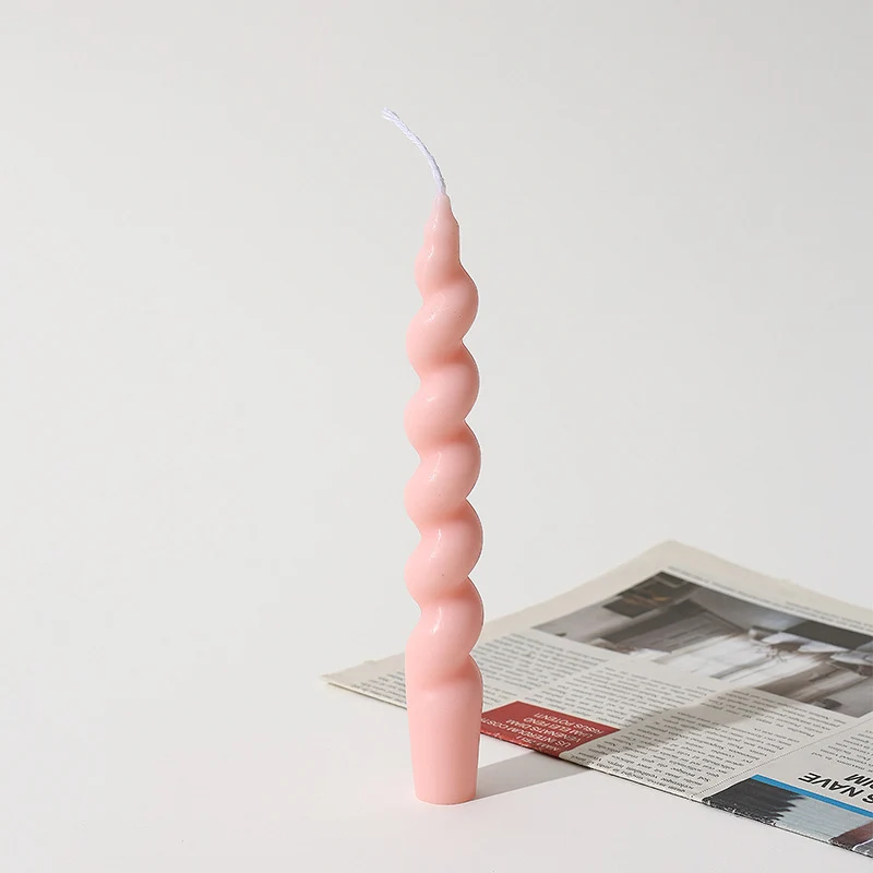 Handgegossene skulpturale Spiral-Taper-Kerze