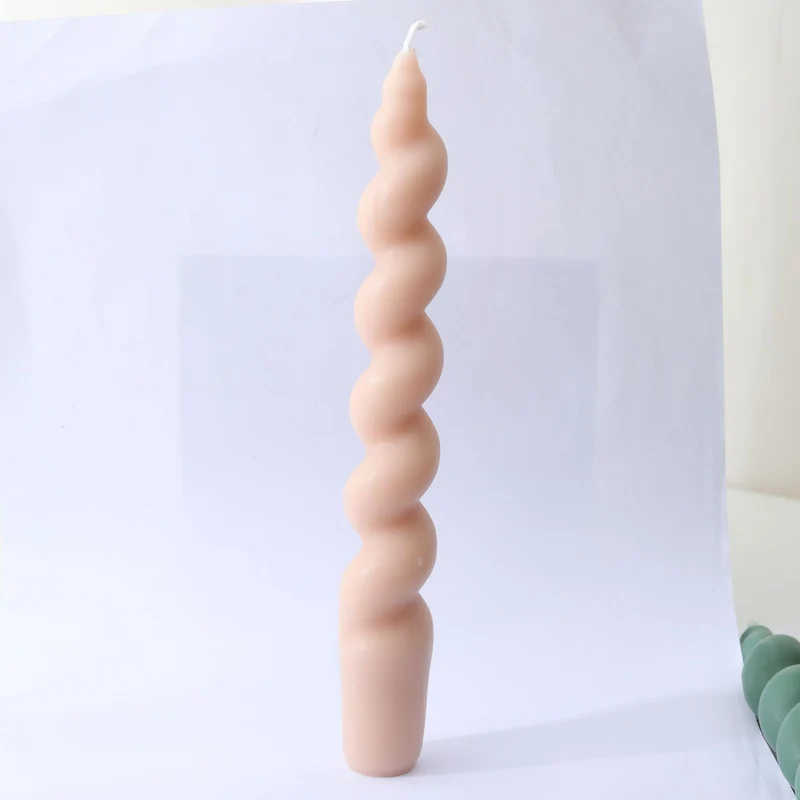 Handgegossene skulpturale Spiral-Taper-Kerze