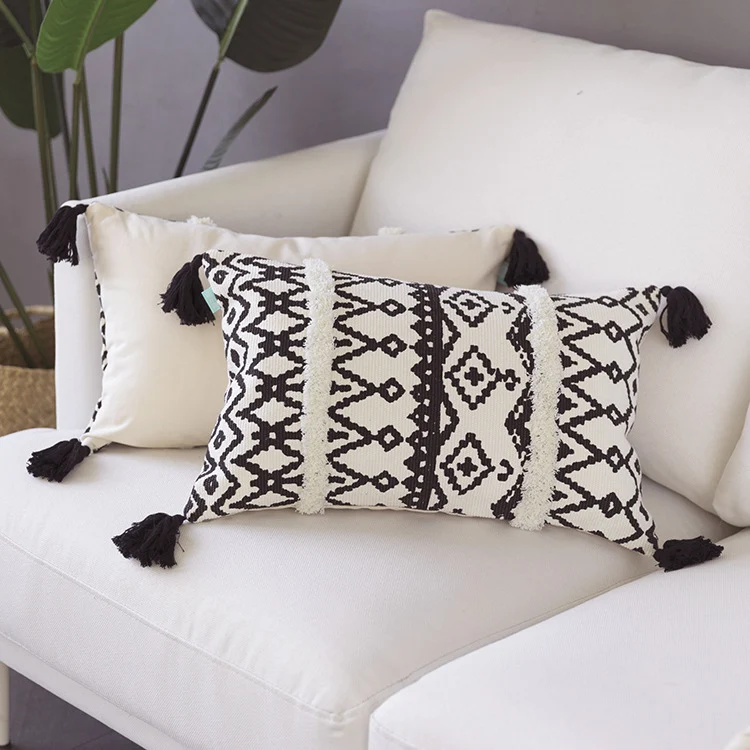 Rechteckiges Boho-Lendenkissen mit Jacquard‑Webung, Fransenstreifen und Eckquasten Karnz