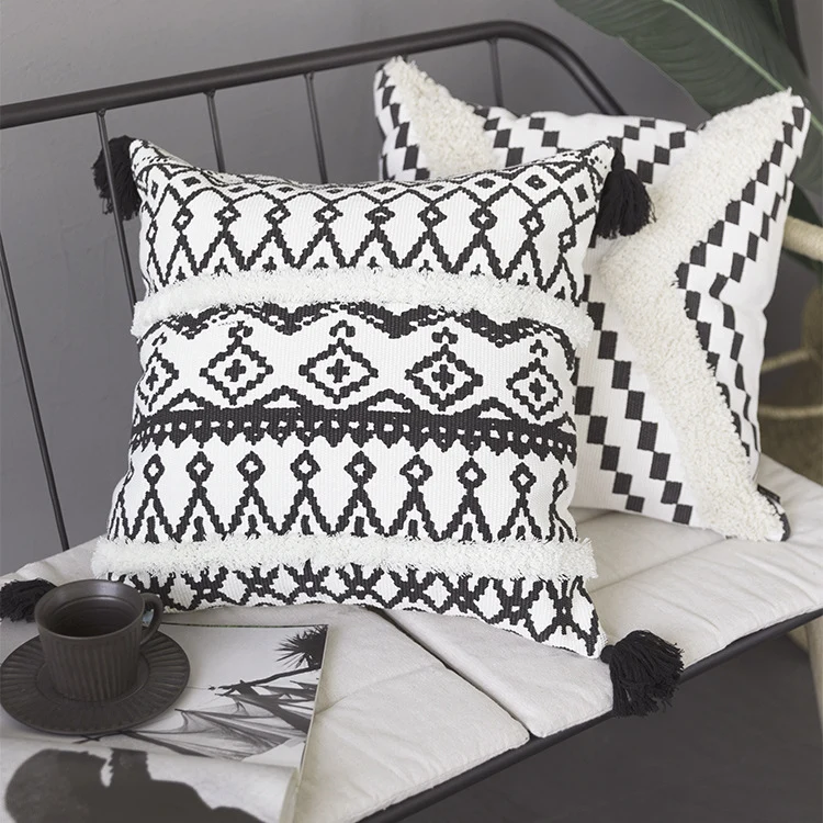 Rechteckiges Boho-Lendenkissen mit Jacquard‑Webung, Fransenstreifen und Eckquasten Karnz