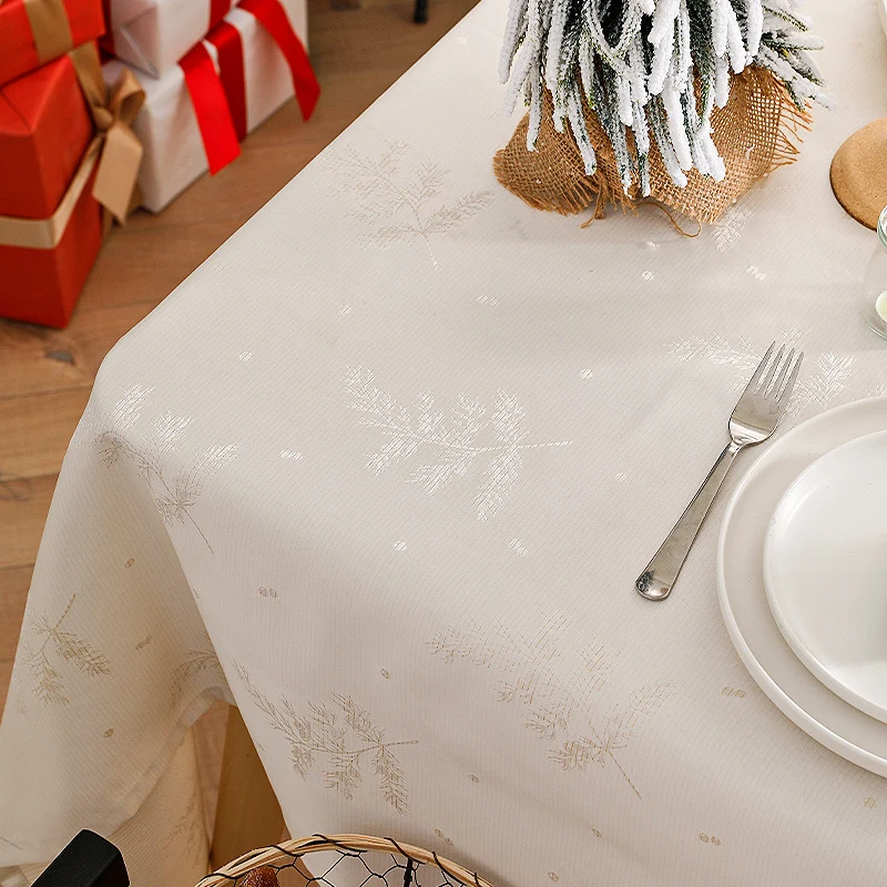 Rechteckige Premium-Tischwäsche aus Jacquard-Polyester mit subtiler Frost-Blütenprägung Karnz