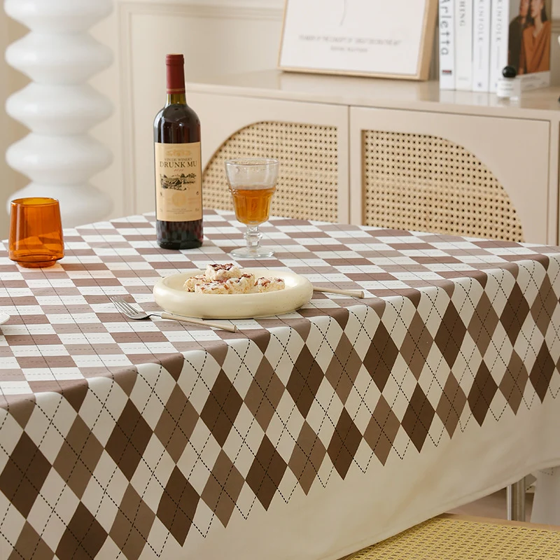 Rauten-Tischdecke aus pflegeleichtem Baumwoll-Polyester-Mix mit dekorativem Karomuster Karnz