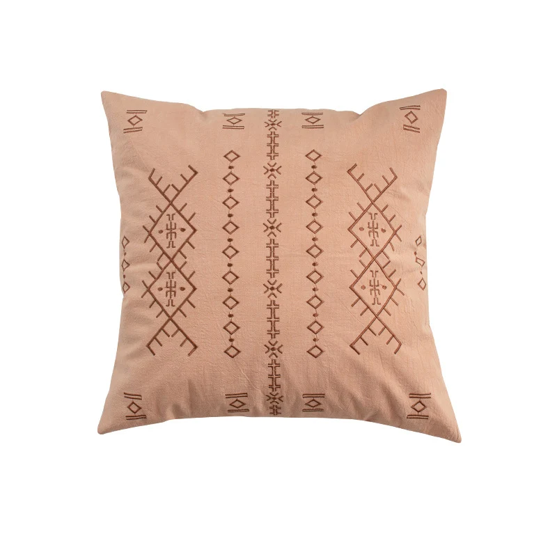 Quadratisches Zierkissen mit feiner Reliefstickerei im Ethno‑Design und abnehmbarem Bezug Karnz