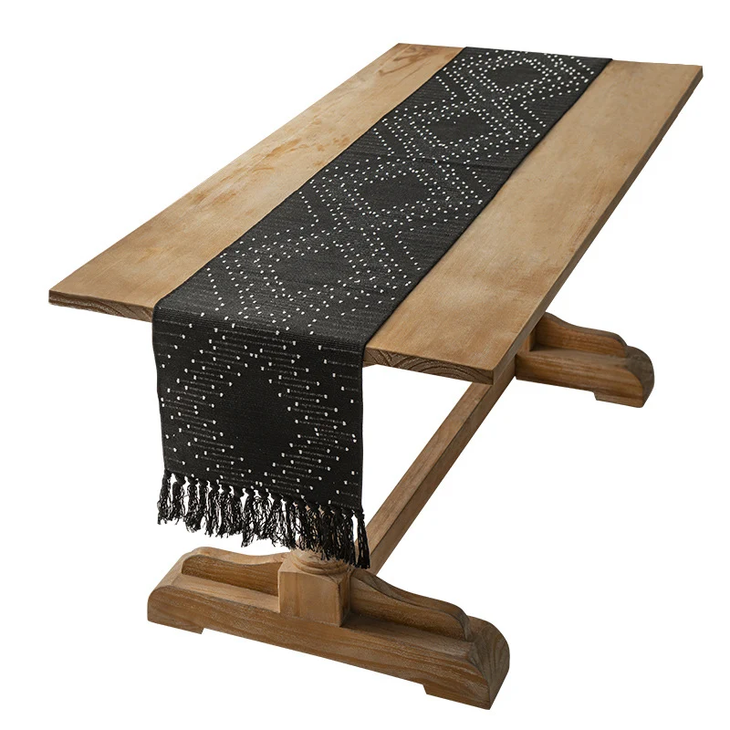 Handgewebter Tischläufer aus Baumwollmix mit Fransen und geometrischem Punkt-Jacquard Karnz