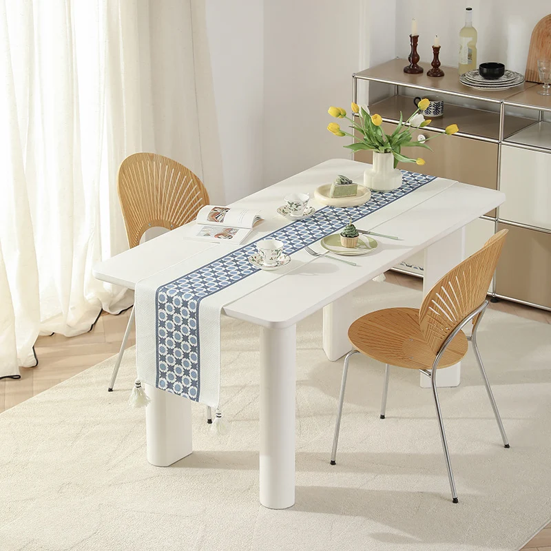 Handgewebter dekorativer Tischläufer mit Ikat-Jacquard und Quasten Karnz