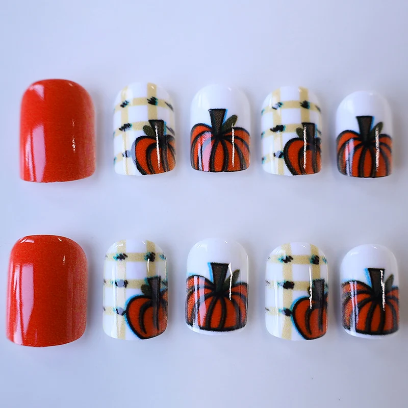 Festliche herbstliche Nagelkunst Karnz