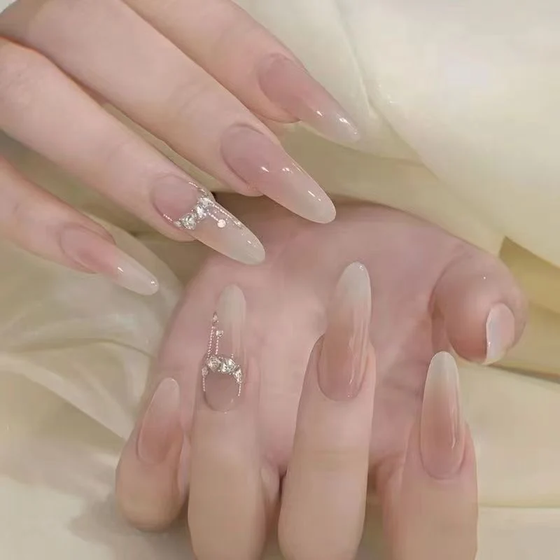 Elegante Stiletto Acryl-Nagelerweiterungen Karnz