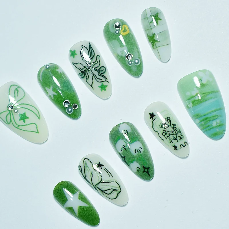 Künstlerische grüne Nagelverbesserungen Karnz
