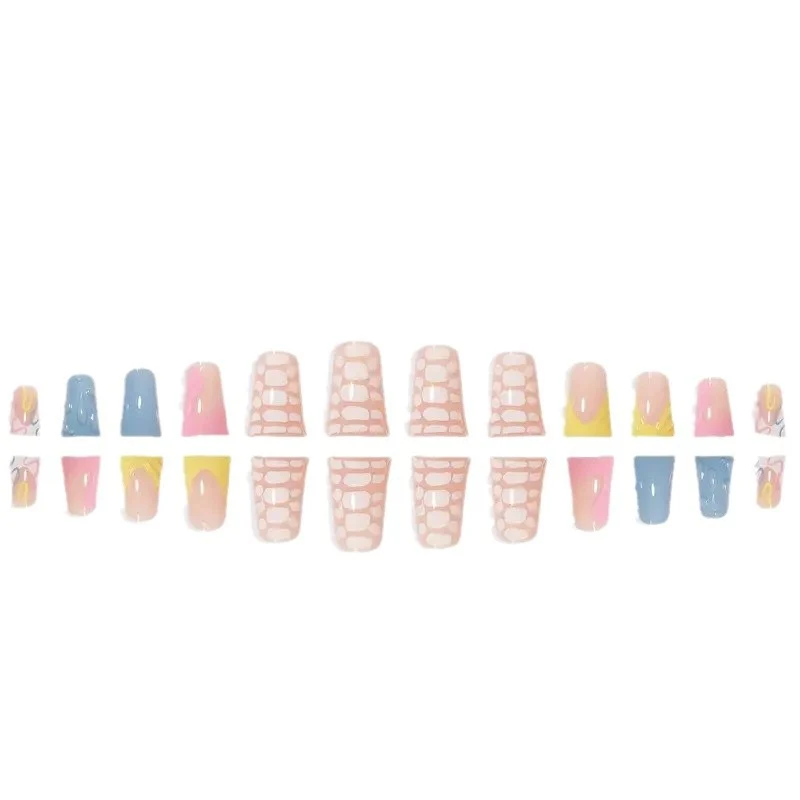 Künstlerische Gel-Nagelkunst-Erweiterungen Karnz