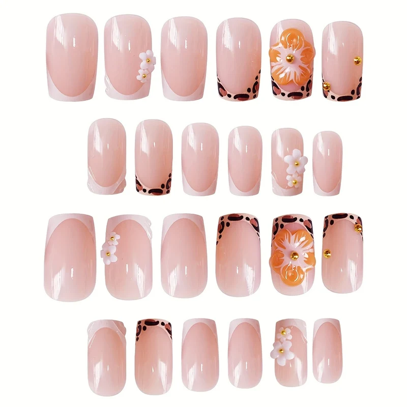 Künstlerisches Floral-Nageldesign Karnz