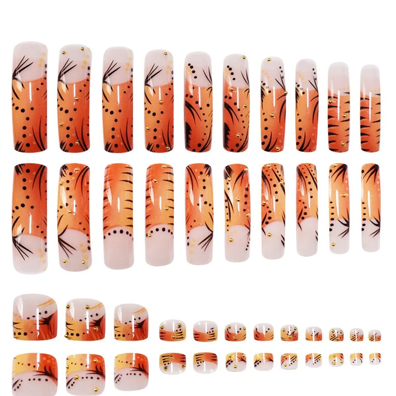 Künstlerisches Acryl-Nageldesign Karnz