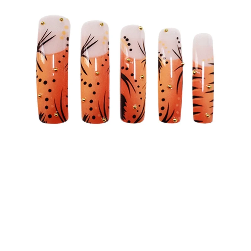 Künstlerisches Acryl-Nageldesign Karnz