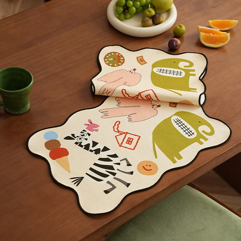 verspieltes Kinder-Tischset aus rutschfestem abwaschbarem Silikon mit Tiermotiven Karnz