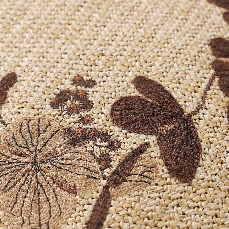 Runde Boden-Pouf-Sitzgelegenheit mit bestickter Blumenbordüre Karnz