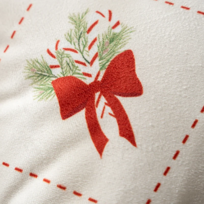 Rechteckiger dekorativer Kissenbezug mit weihnachtlichen Stickmotiven und Paspelierung Karnz