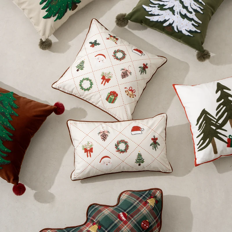 Rechteckiger dekorativer Kissenbezug mit weihnachtlichen Stickmotiven und Paspelierung Karnz