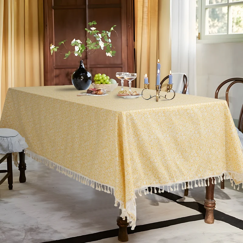 Rechteckige Tischdecke mit floralem Millefleurs‑Print und Baumwoll‑Quasten Karnz