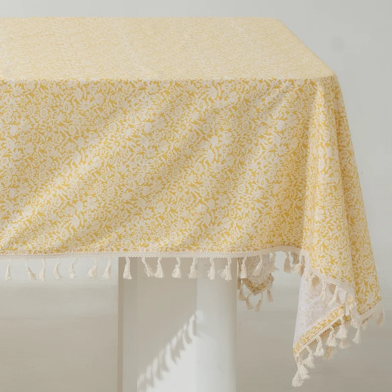 Rechteckige Tischdecke mit floralem Millefleurs‑Print und Baumwoll‑Quasten Karnz