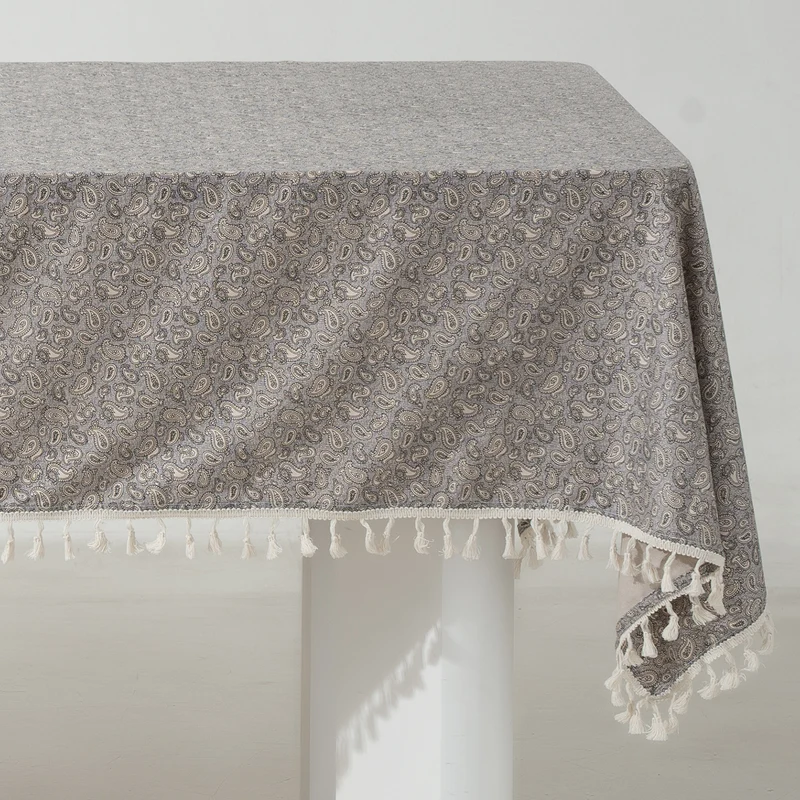 Rechteckige Tischdecke mit floralem Millefleurs‑Print und Baumwoll‑Quasten Karnz