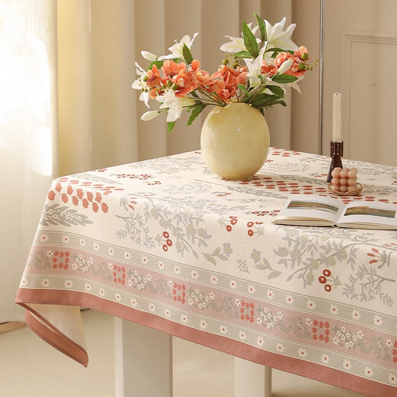 Rechteckige pflegeleichte Tischdecke im floralen Jacquard mit dekorativer Bordüre Karnz
