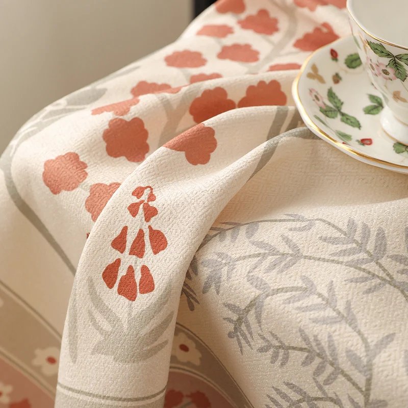 Rechteckige pflegeleichte Tischdecke im floralen Jacquard mit dekorativer Bordüre Karnz