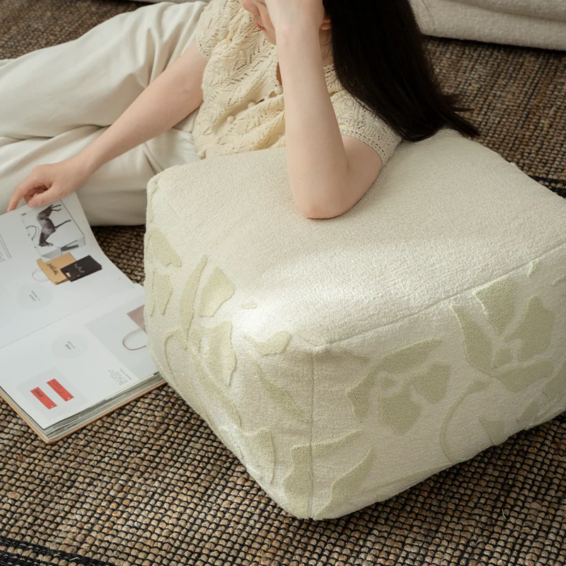 quadratischer Pouf mit Bouclé-Bezug und strukturiertem Jacquardmuster Karnz