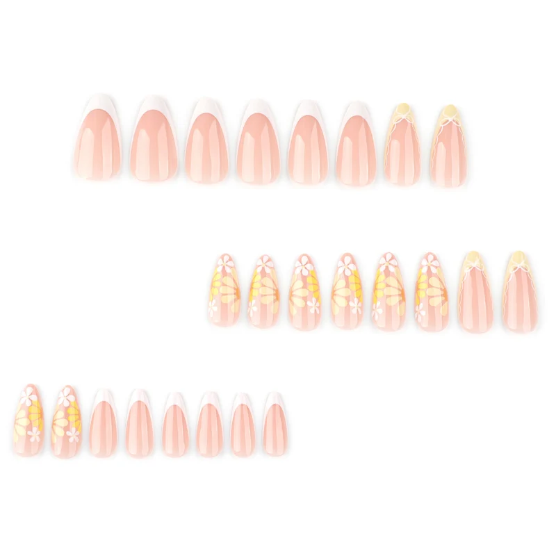 Kunstvolle Nageldesigns mit floralen Akzenten Karnz 1789123474
