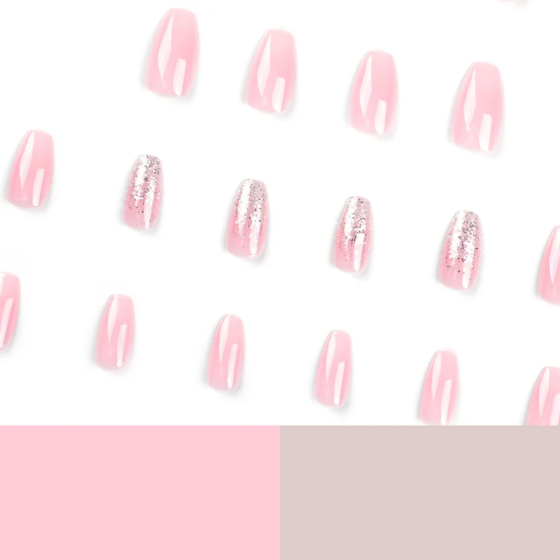 Kunstvolle Gel-Nägel mit Glitzer- und Ombre-Effekten Karnz