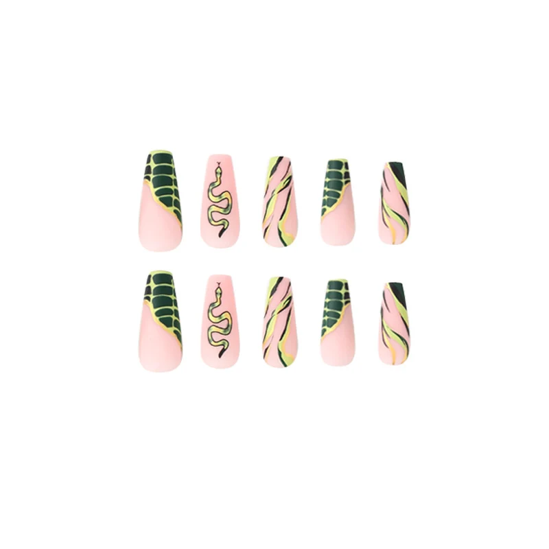 Kunstvolle Nagelverlängerungen mit Serpentinen-Design Karnz