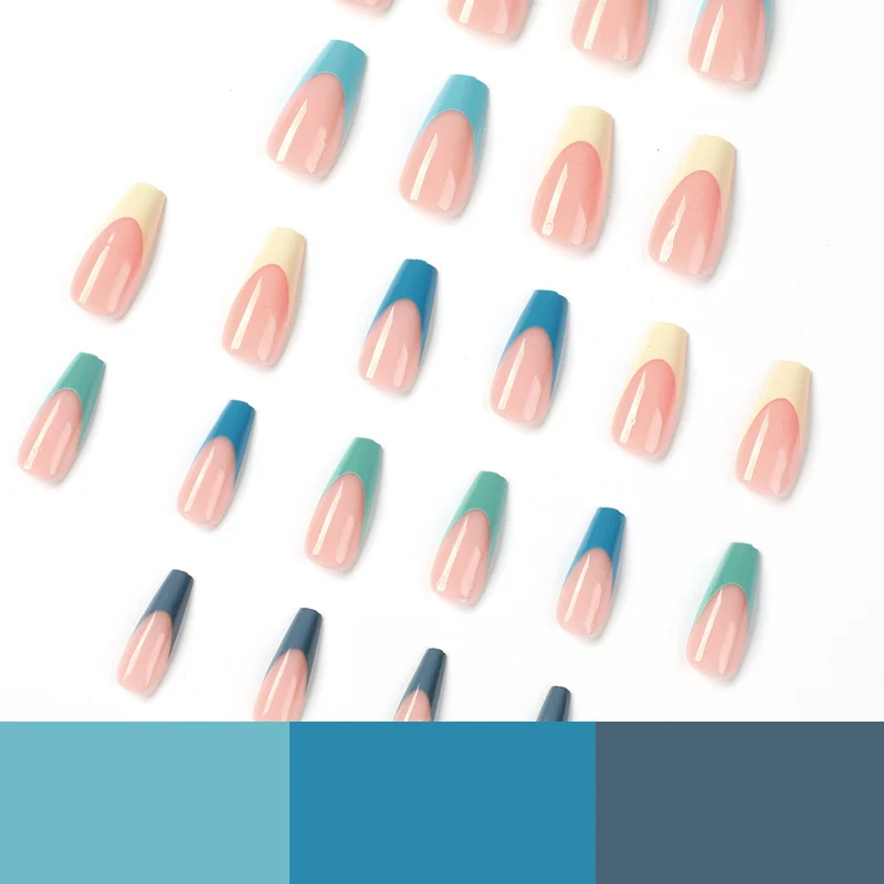 Kunstvolle Nagelverlängerungen mit präzisem Farbverlauf und eleganten Akzenten Karnz