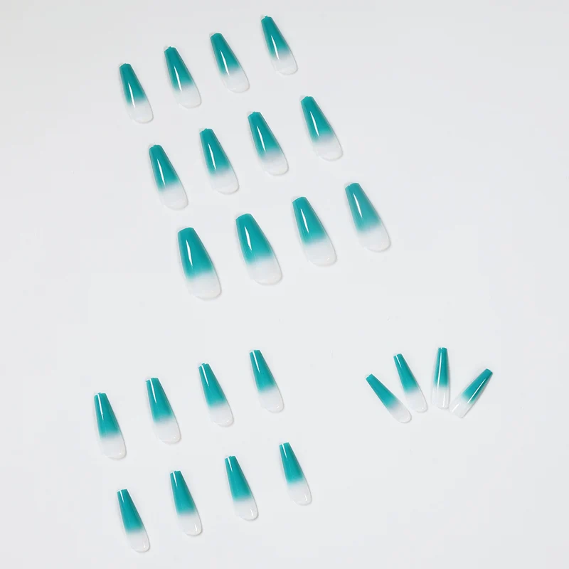 Kunstvolle Nagelverlängerungen mit Ombre-Effekt Karnz
