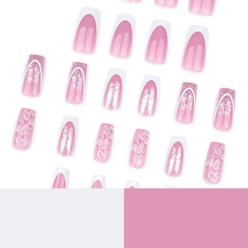 Kunstvolle Nagelverlängerungen mit modernem Glitzer-Design und Herzakzenten Karnz