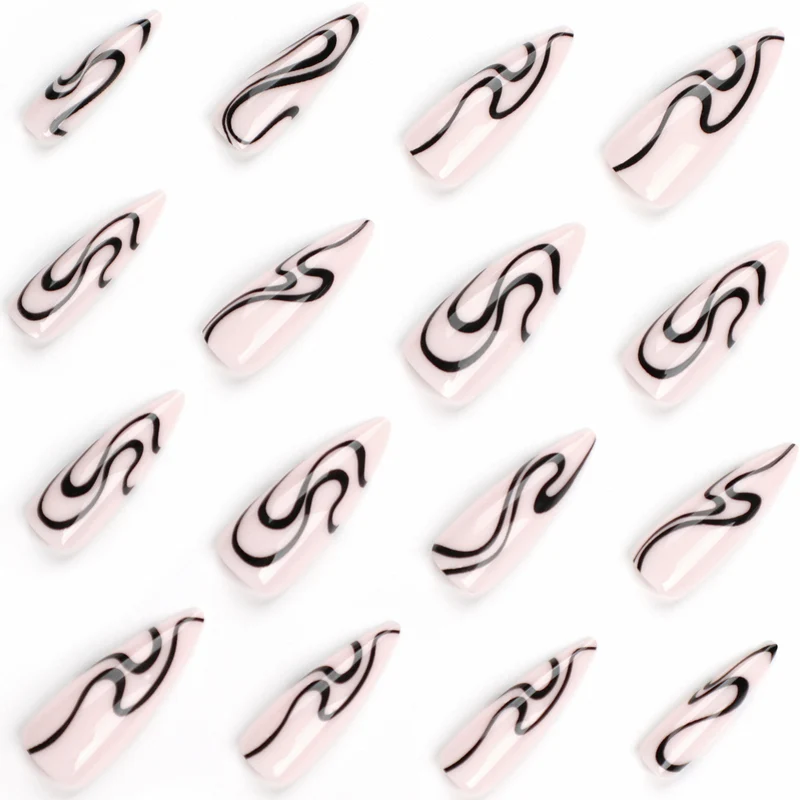 Kunstvolle Nagelverlängerungen mit modernem Design und eleganten Linien Karnz