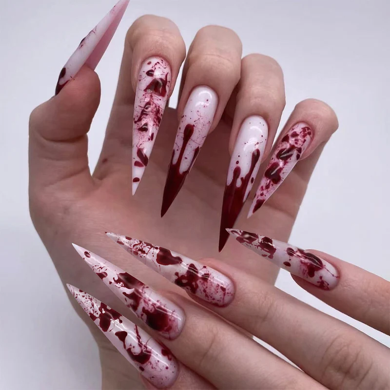 Kunstvolle Nagelverlängerungen mit kreativen Augen-Design Karnz