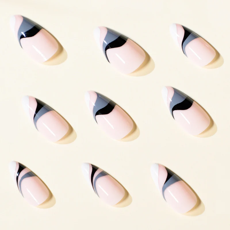 Kunstvolle Nagelverlängerungen mit kreativem Wellenmuster Karnz
