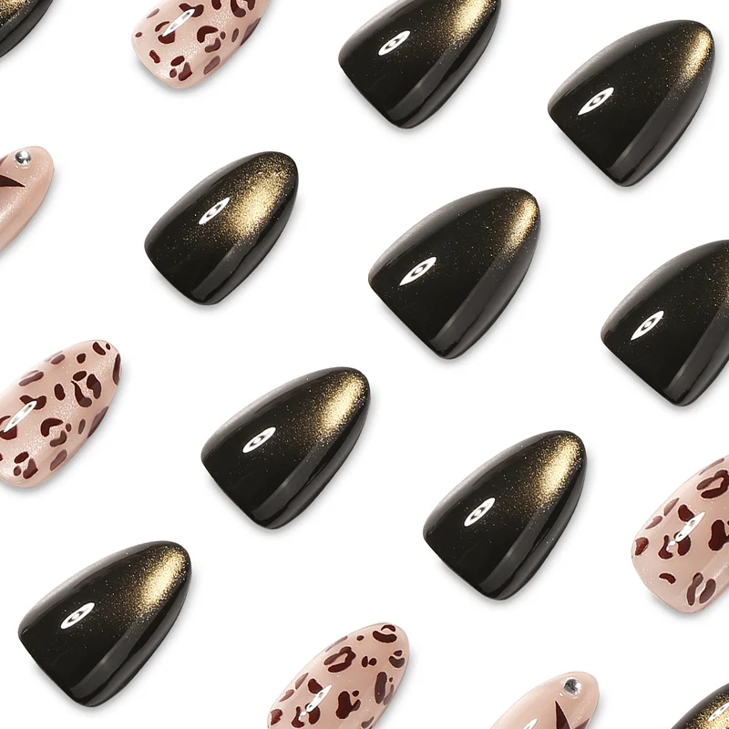 Kunstvolle Nagelverlängerungen mit glamourösen Leo-Design Karnz