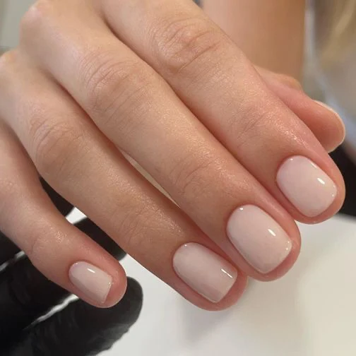 Glamouröse Nagelkunst mit Hochglanz-Finish Karnz