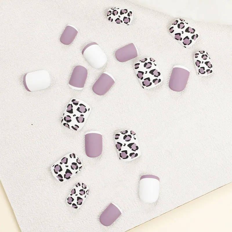 Glamouröse Nagelkunst mit eleganten Leopardenmotiven und Farbverlauf Karnz