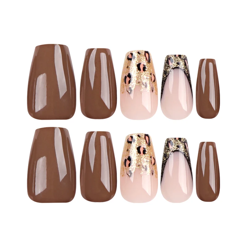 Glamouröse Akrylnägel mit Glitzer- und Leopardenmotiven Karnz