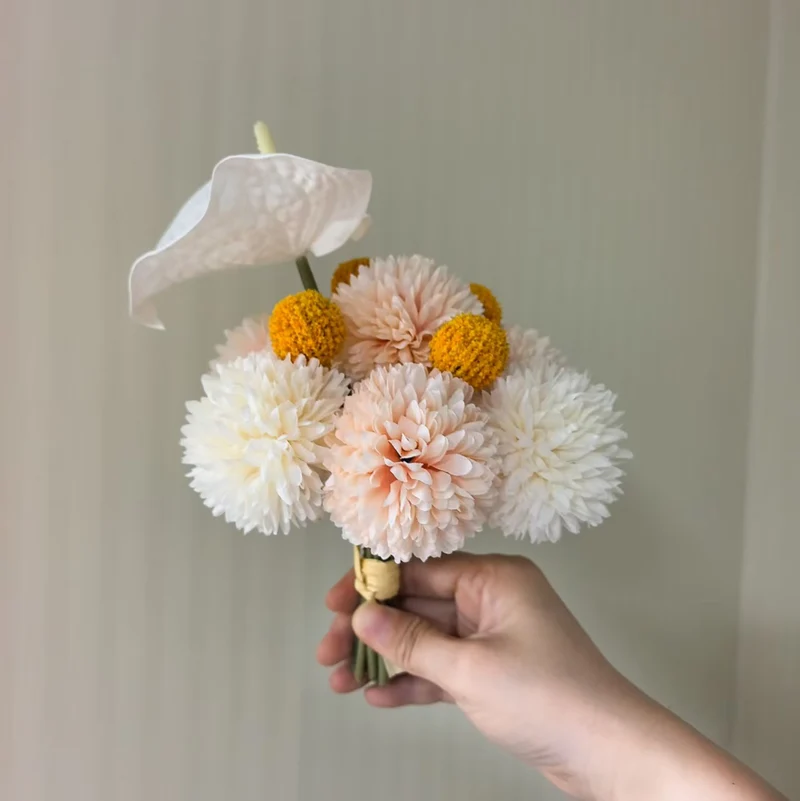 Dekorative künstliche Blumenarrangement