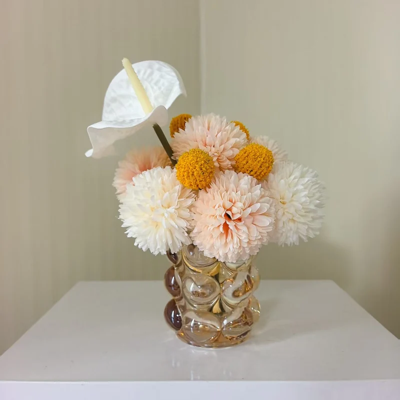 Dekorative künstliche Blumenarrangement