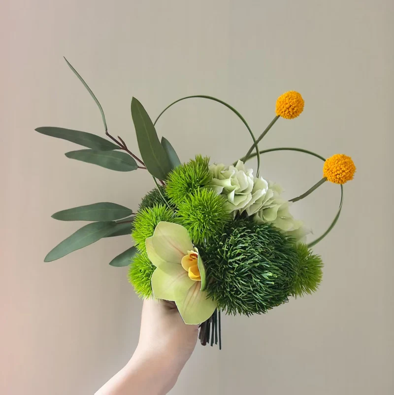 Künstlerischer Kunstblumenstrauß