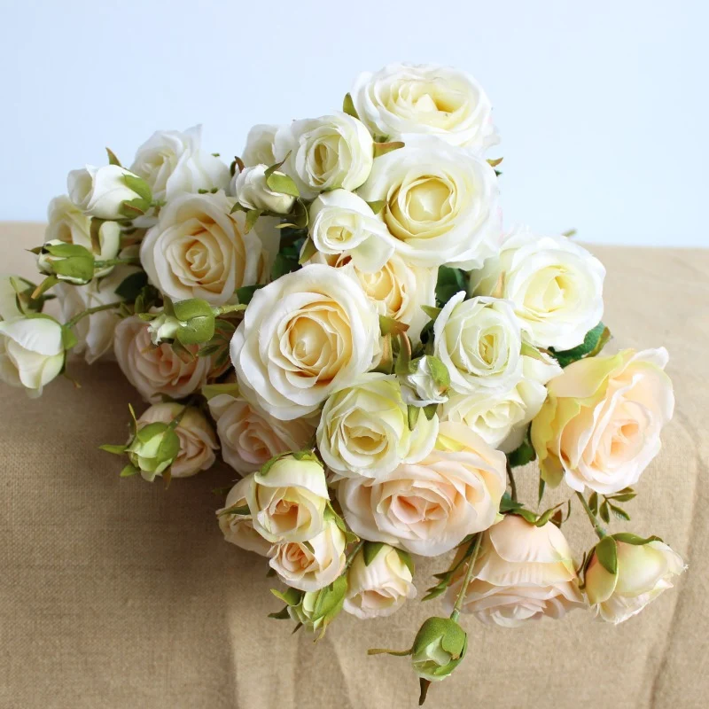 Künstlicher Rosenstrauß