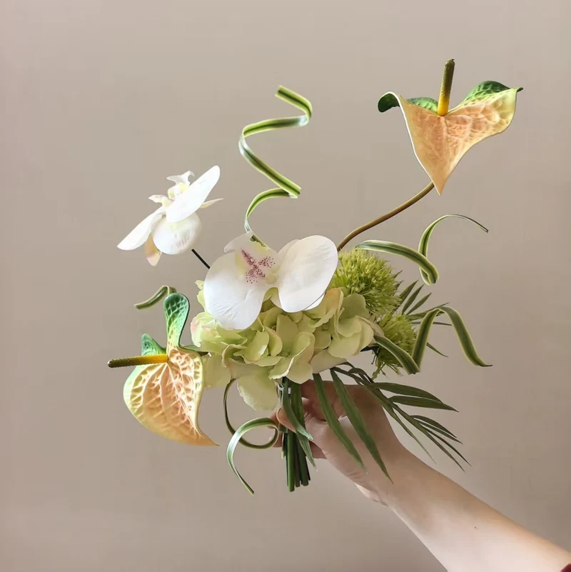 Elegante künstliche Blumenarrangement
