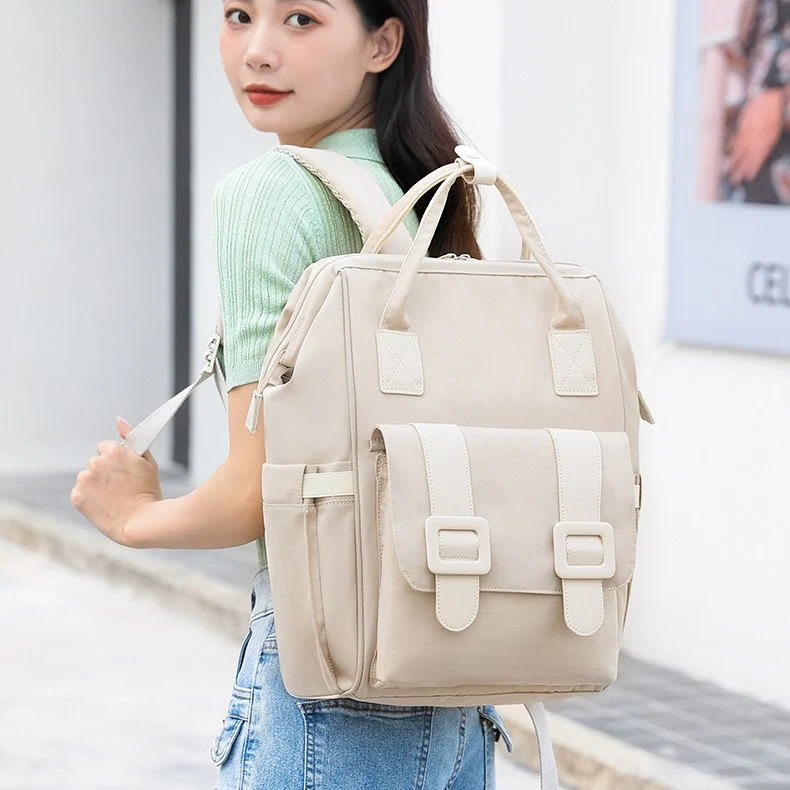 Stylischer Mehrfach-Taschen-Rucksack Karnz