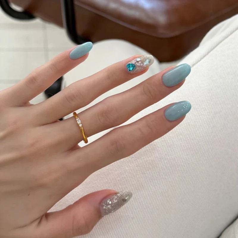 Premium Dekorativer Press-On Nagelset mit Glitzer und Steinakzenten Karnz