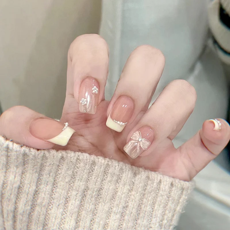 Premium Künstlerische Lange Stiletto-Nagelspitzen mit Aufwändigen Verzierungen Karnz